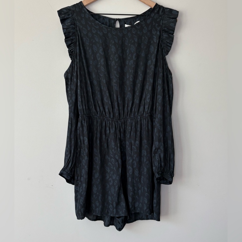 NWT Avec Les Filles Women Cold Shoulder Romper